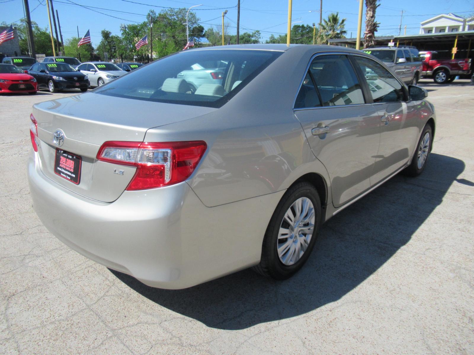 2014 /Tan Toyota Camry L (4T4BF1FK2ER) with an 2.5L L4 DOHC 16V engine, Automatic transmission, located at 1511 North Shepherd Dr., Houston, TX, 77008, (281) 657-1221, 29.798361, -95.412560 - 2014 TOYOTA CAMRY LE VIN: 4T4BF1FK2ER364962 4 T 4 B F 1 F K 2 E R 3 6 4 9 6 2 SEDAN 4 DR 2.5L I4 F DOHC 16V GASOLINE FRONT WHEEL DRIVE - Photo #17